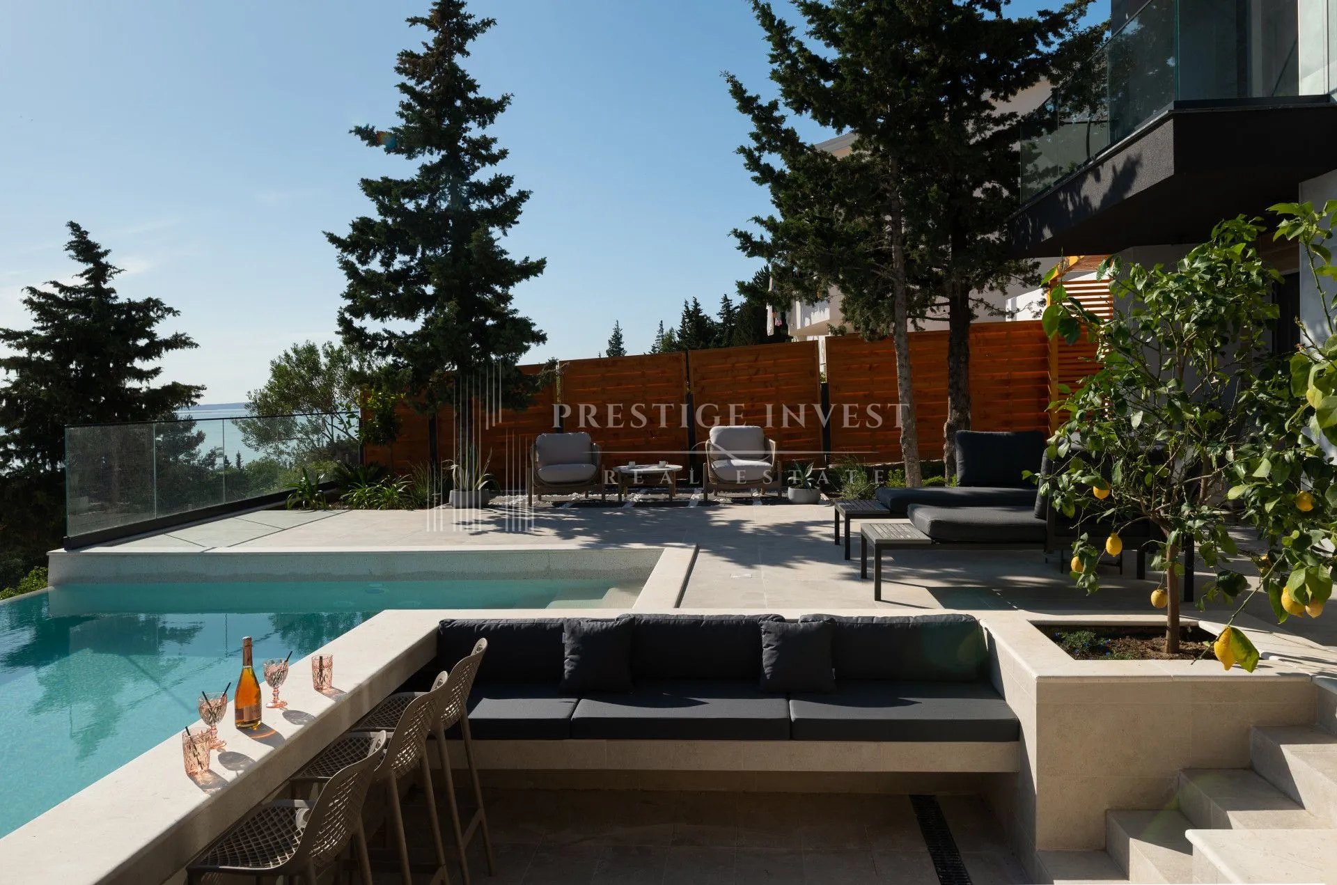 luksuzna vila s infinity bazenom- neometan pogled - slika 24