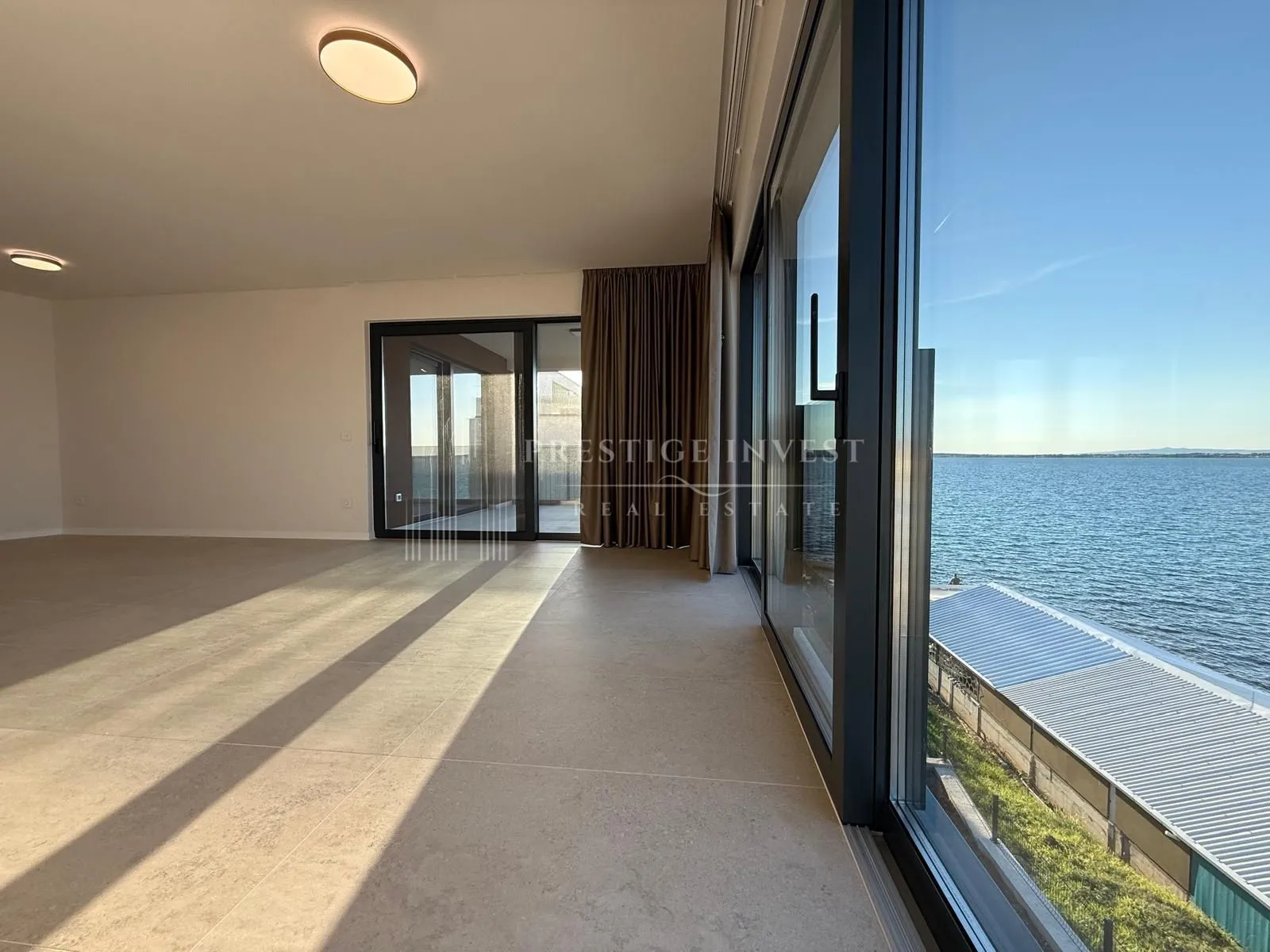 penthouse - s8- trosoban stan prvi red uz more - slika 22