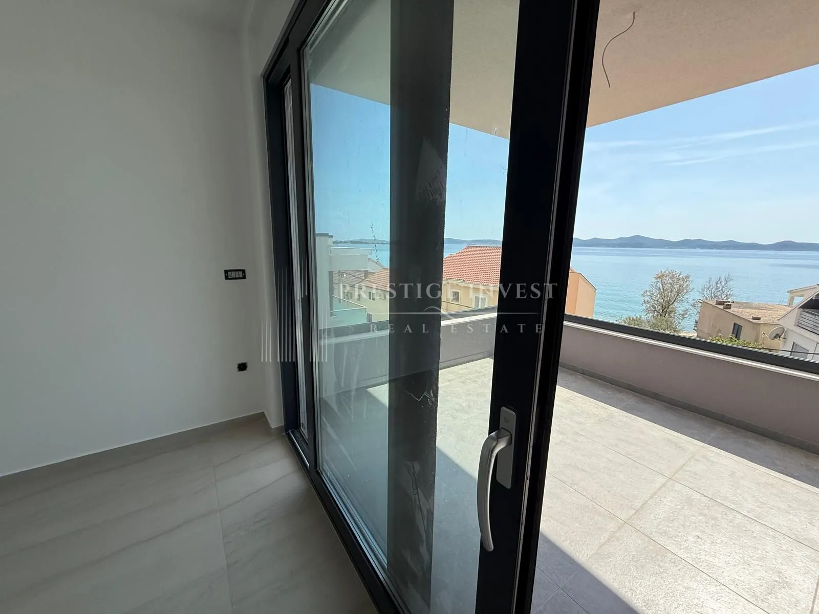 diklo- zadar- s7- dvosoban stan 2.kat- 50m od plaže - slika 2