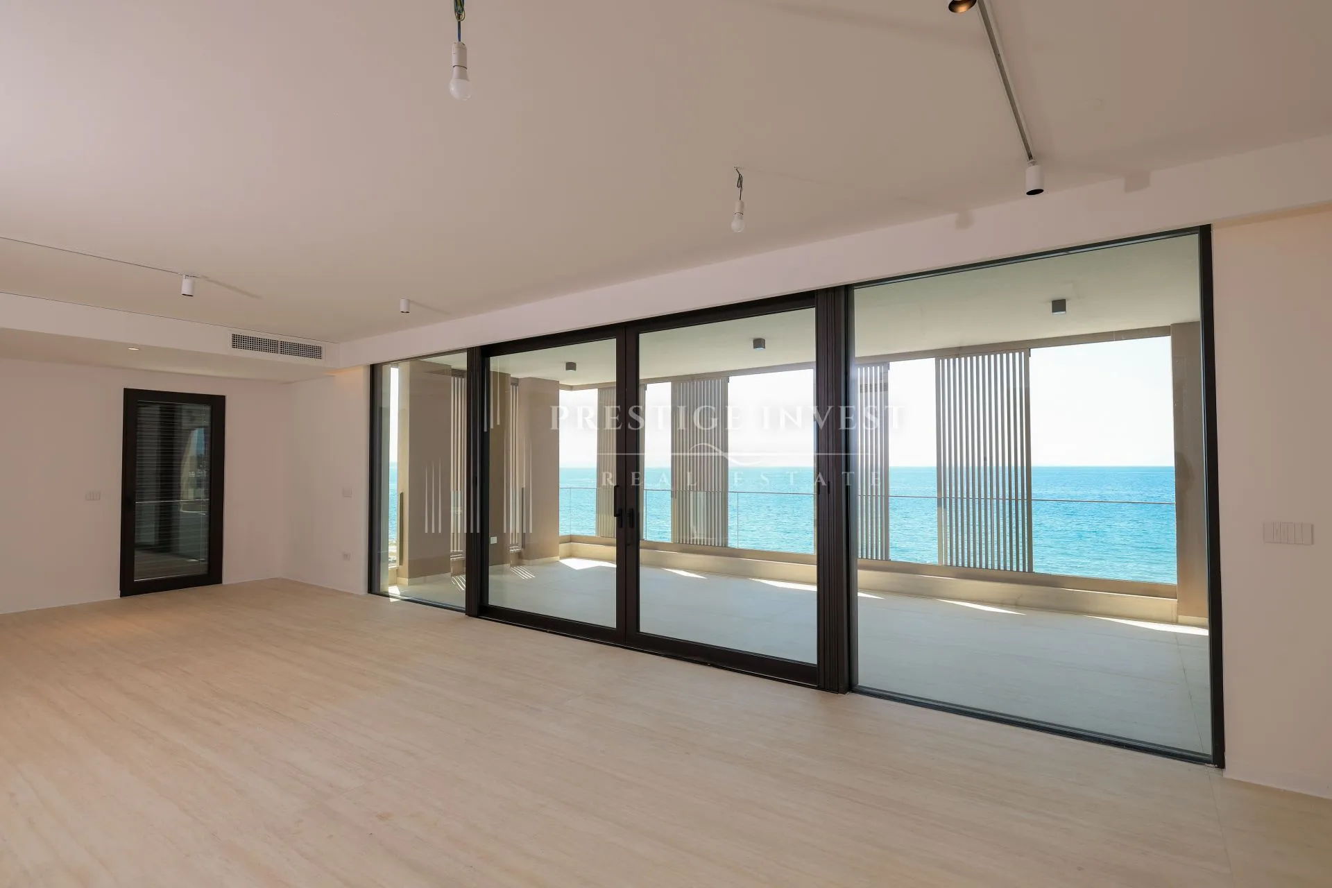 penthouse s privatnim liftom i krovnom terasom- prvi red - slika 9
