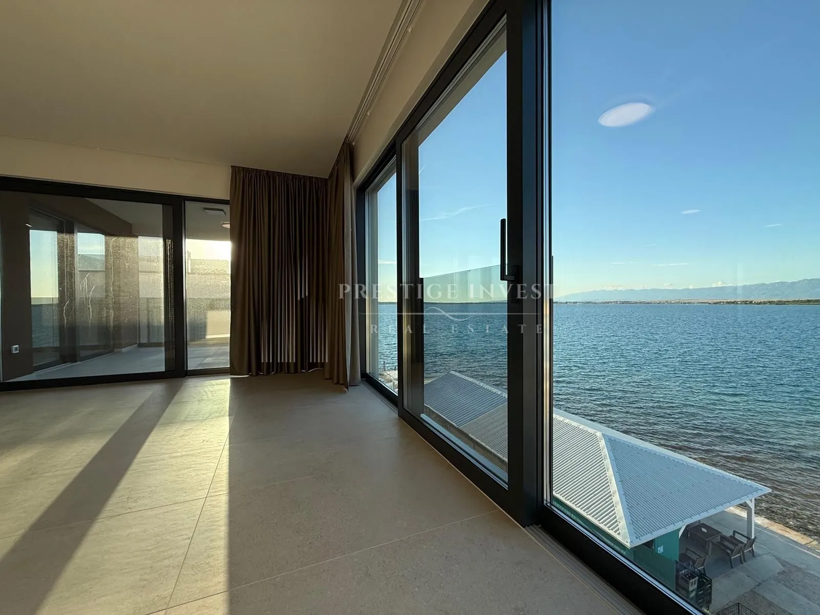 penthouse - s8- trosoban stan prvi red uz more - slika 21