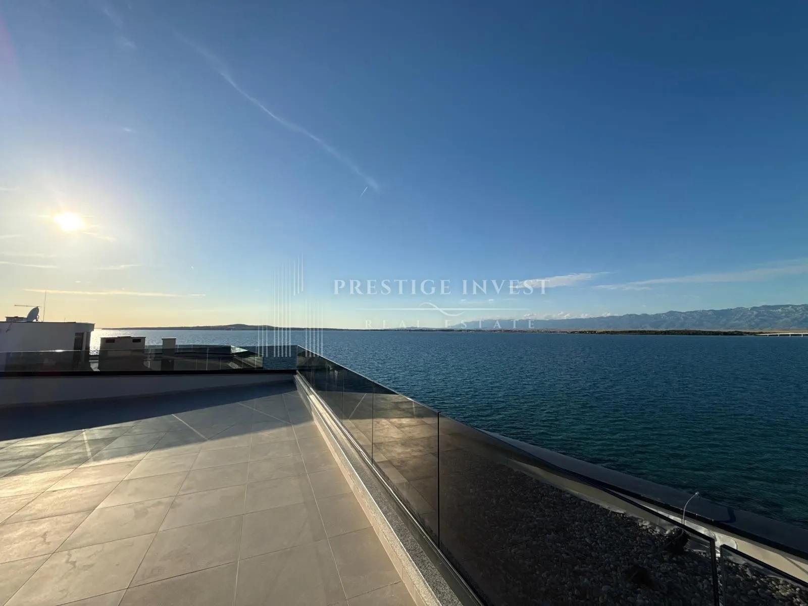 penthouse - s8- trosoban stan prvi red uz more - slika 1