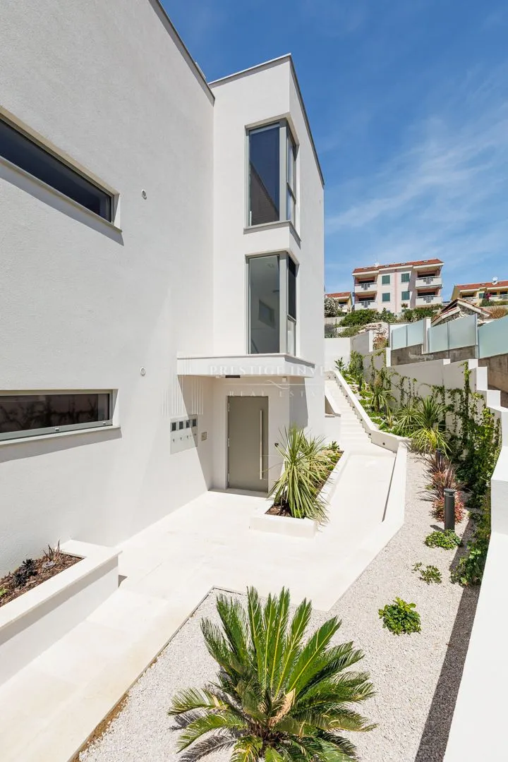 rogoznica- centar- luksuzan namješten penthouse - slika 80