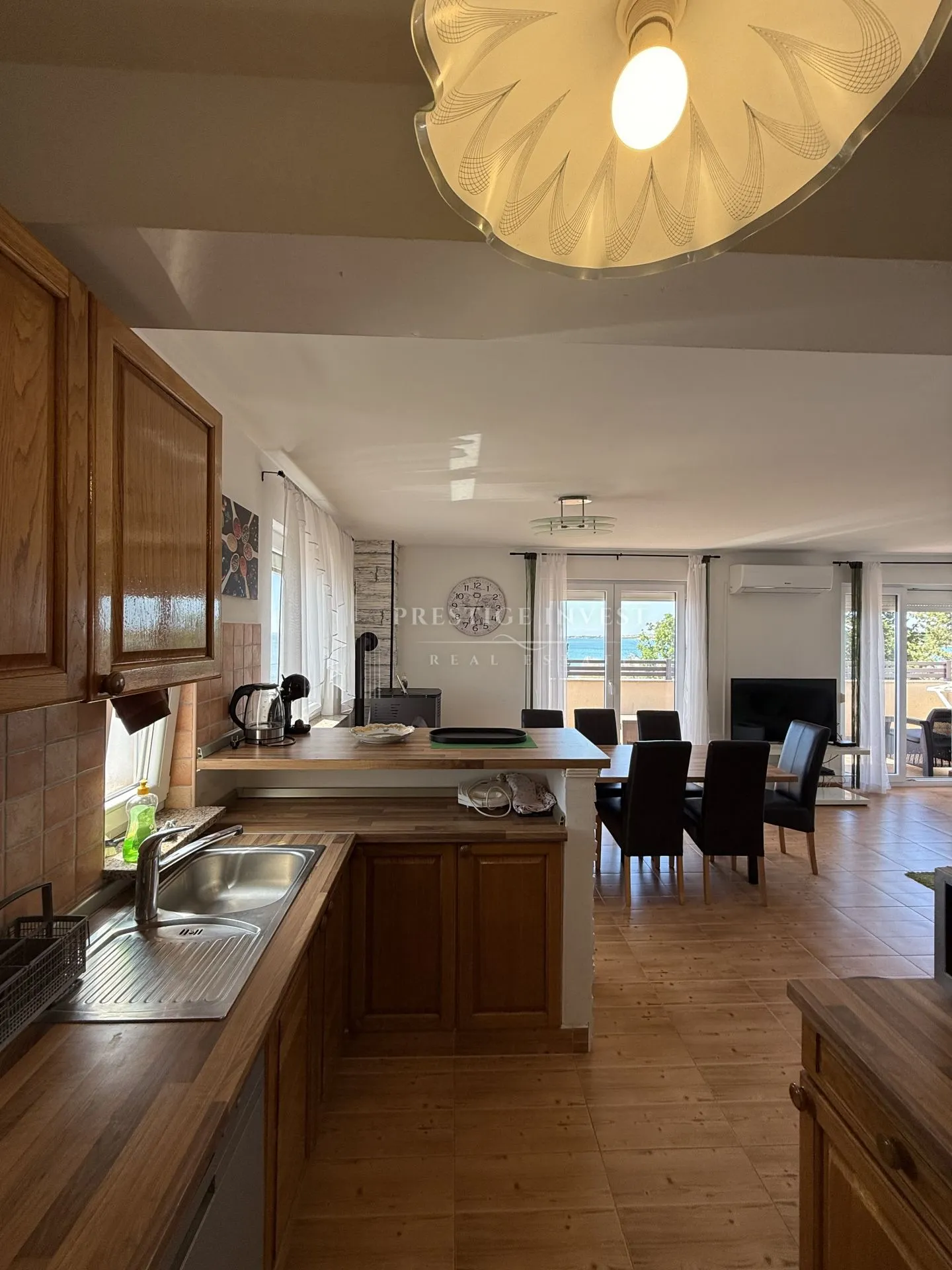 prvi red uz more- trosoban penthouse s krovnom terasom - slika 33