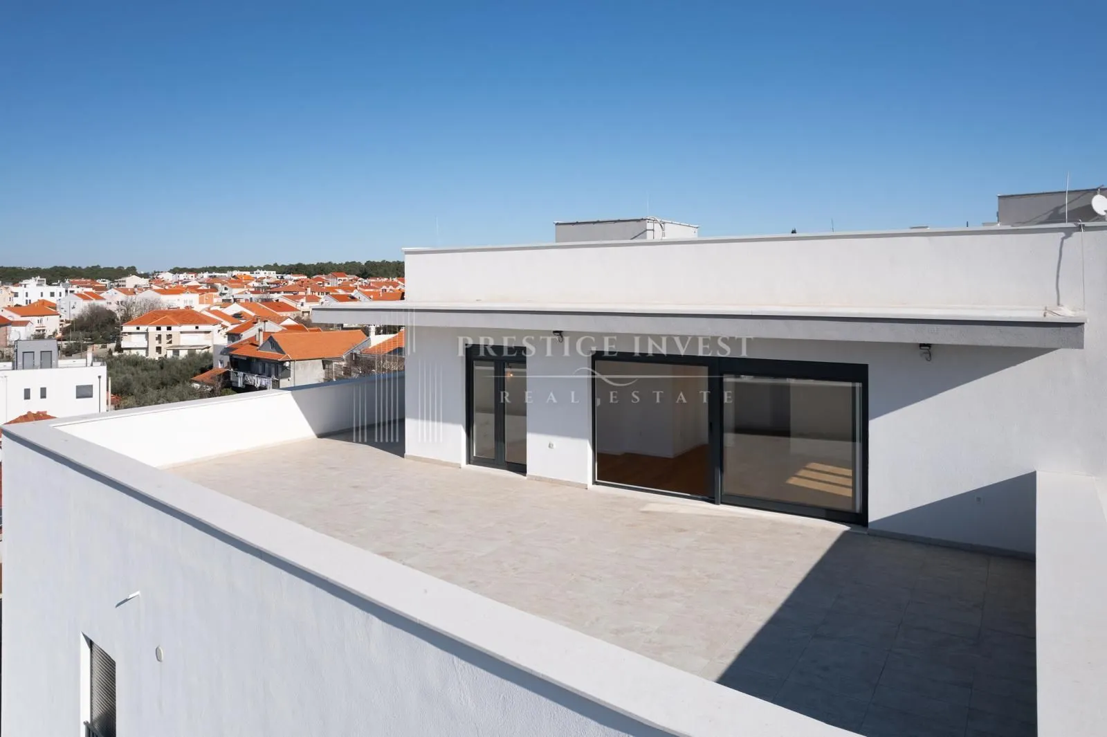 zadar-namješten trosoban penthouse s garažom - slika 2
