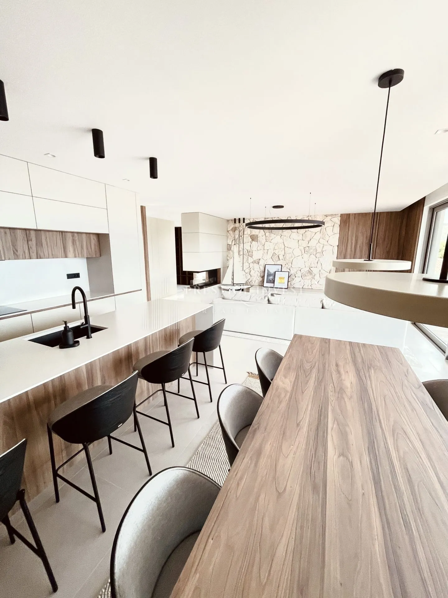 rogoznica- centar- luksuzan namješten penthouse - slika 9