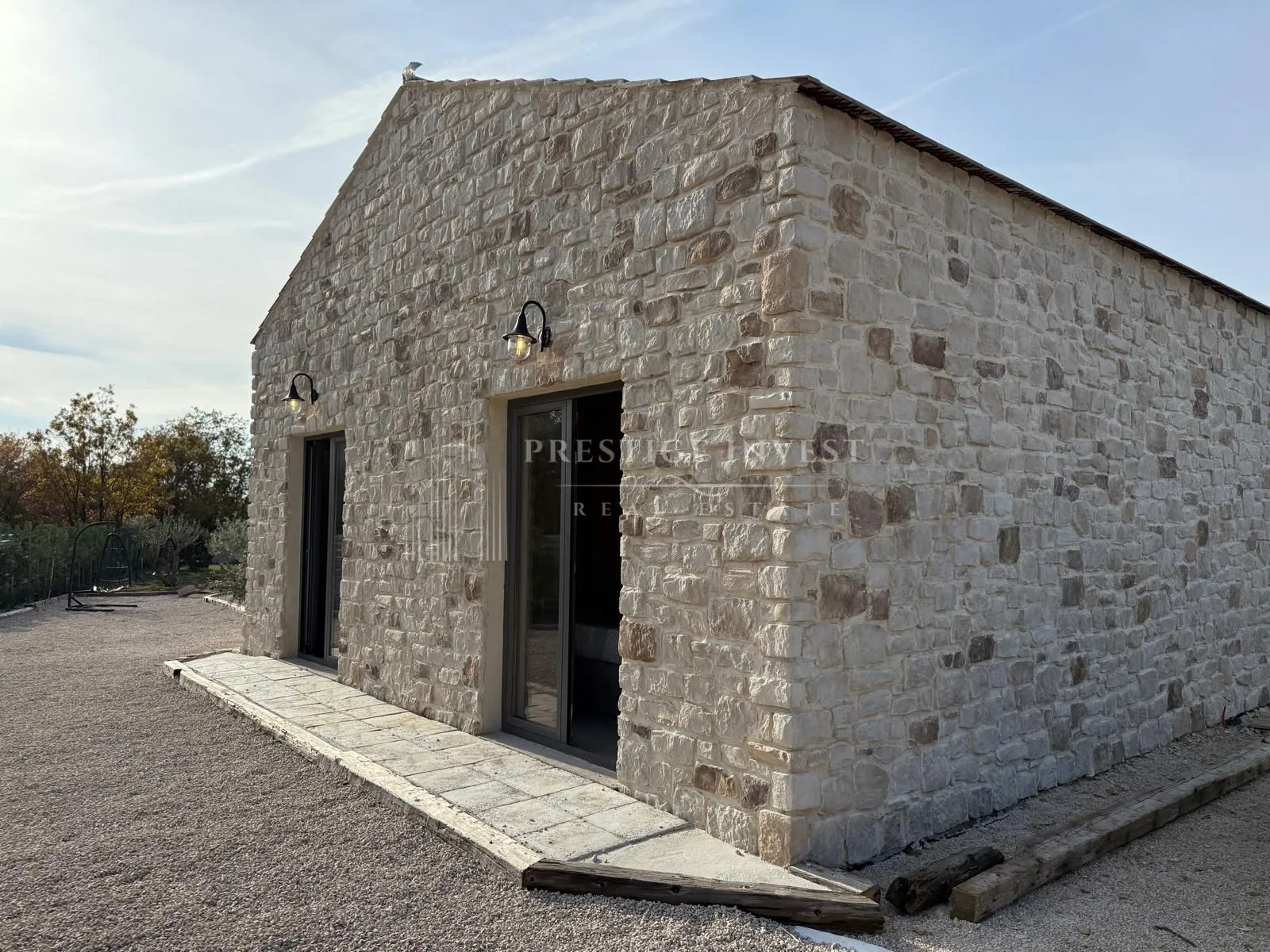 luksuzna prizemnica s 2550m2 okućnice i bazenom - slika 5