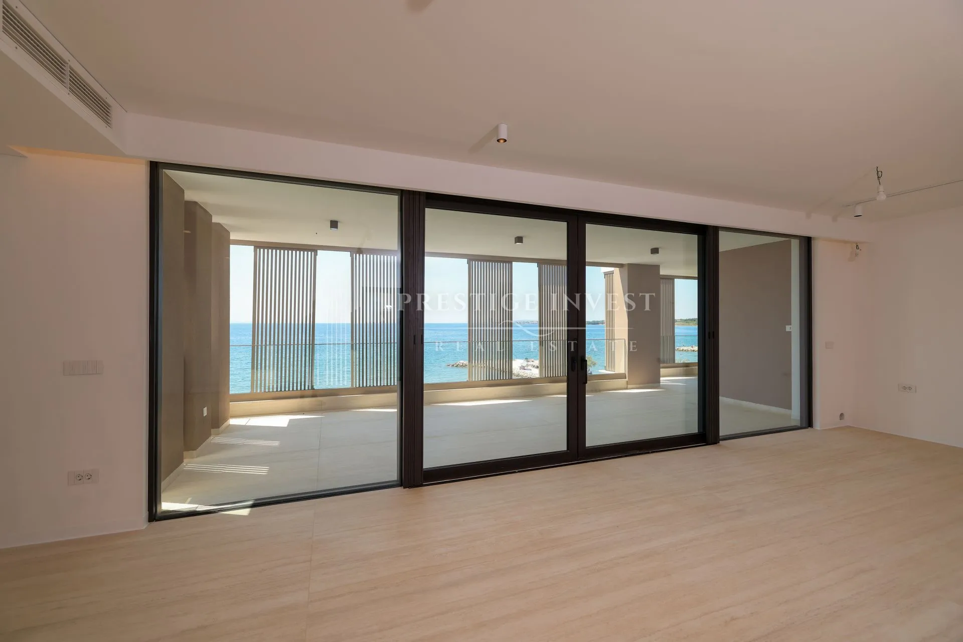 penthouse s privatnim liftom i krovnom terasom- prvi red - slika 11