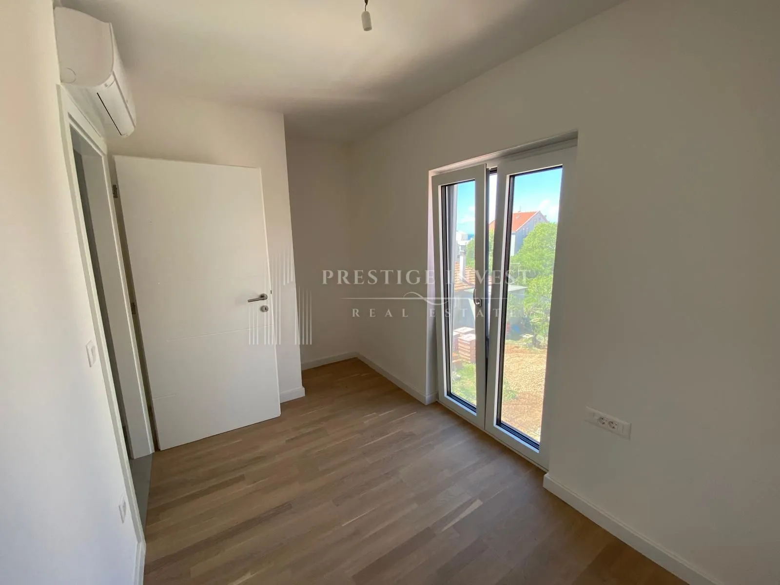 diklo- trosoban penthouse s krovnom terasom i pogledom na more - slika 17