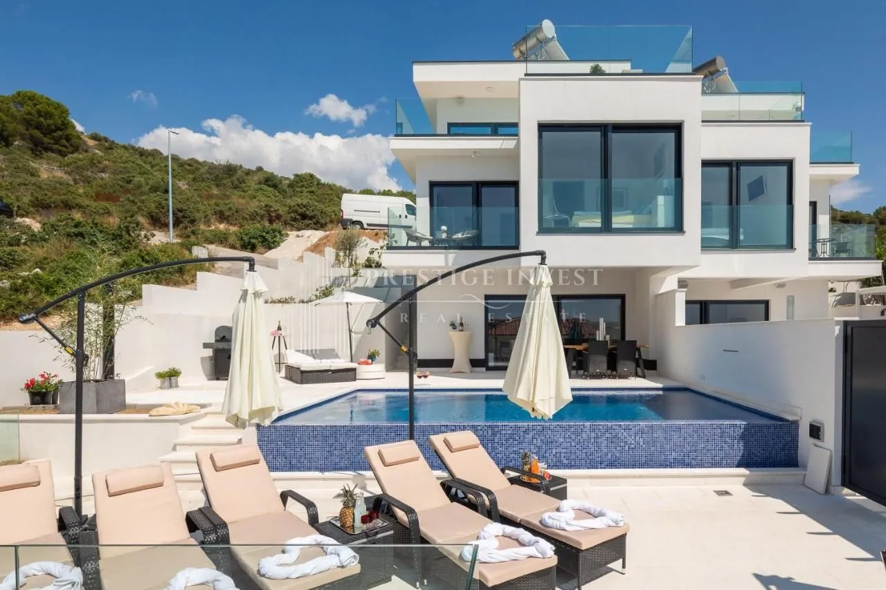 rogoznica- luksuzna vila s dodatnim stanom i garažom-90m od plaže! - slika 2