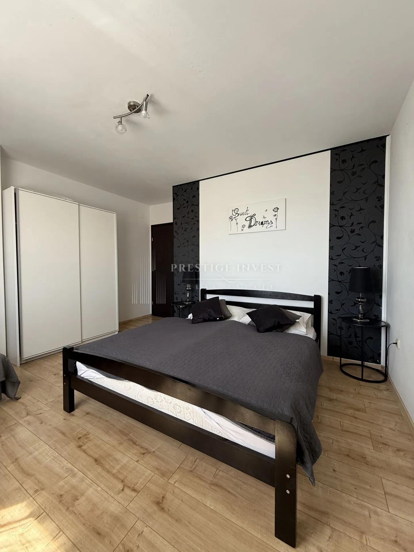 prvi red uz more- trosoban penthouse s krovnom terasom - slika 58