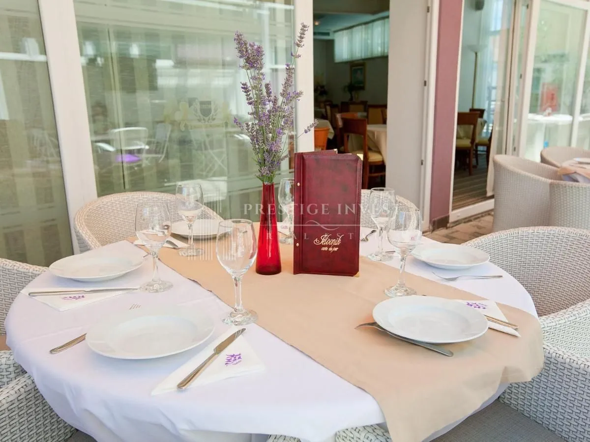 hotel s 30 soba u blizini mora u centru zadra - slika 11