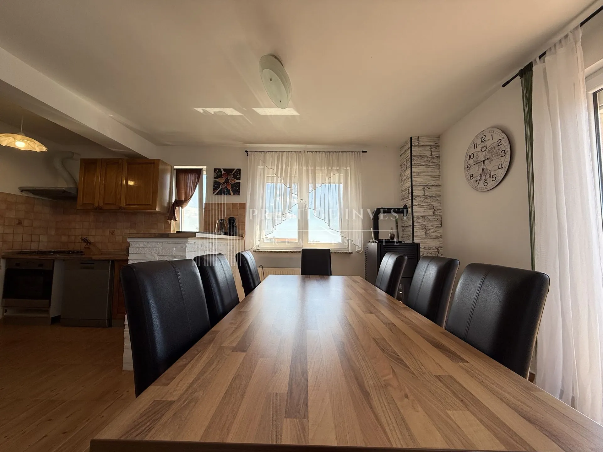 prvi red uz more- trosoban penthouse s krovnom terasom - slika 26