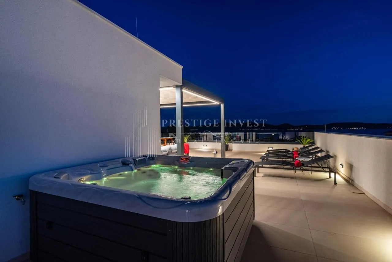 luksuzan penthouse s krovnom terasom-230m2- drugi red uz more - slika 8