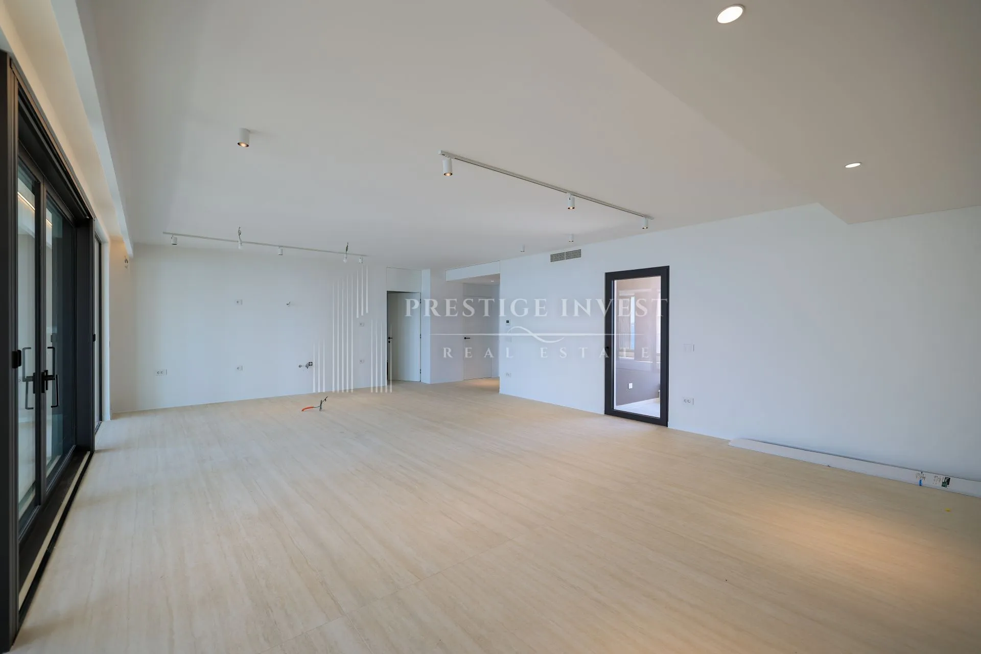 penthouse s privatnim liftom i krovnom terasom- prvi red - slika 12