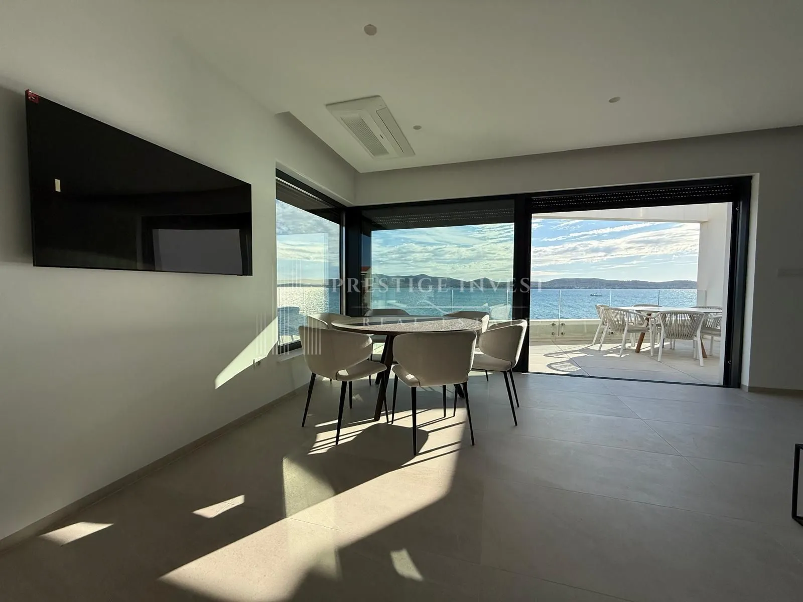 luksuzan penthouse s garažom- 1. red uz more - slika 7
