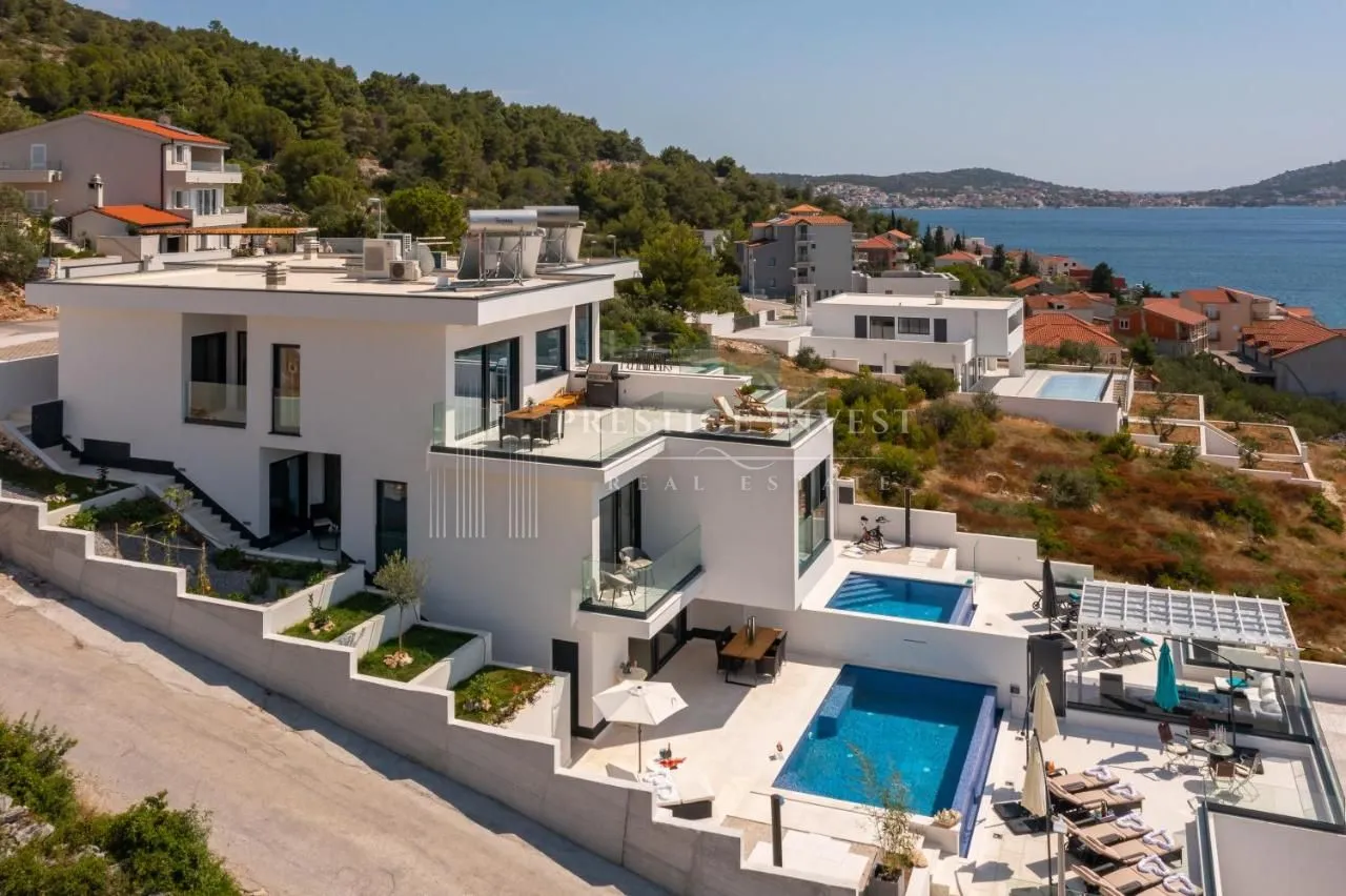 rogoznica- luksuzna vila s dodatnim stanom i garažom-90m od plaže! - slika 4