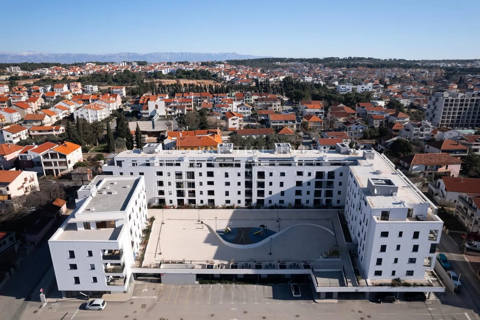 zadar-namješten trosoban penthouse s garažom - slika 55