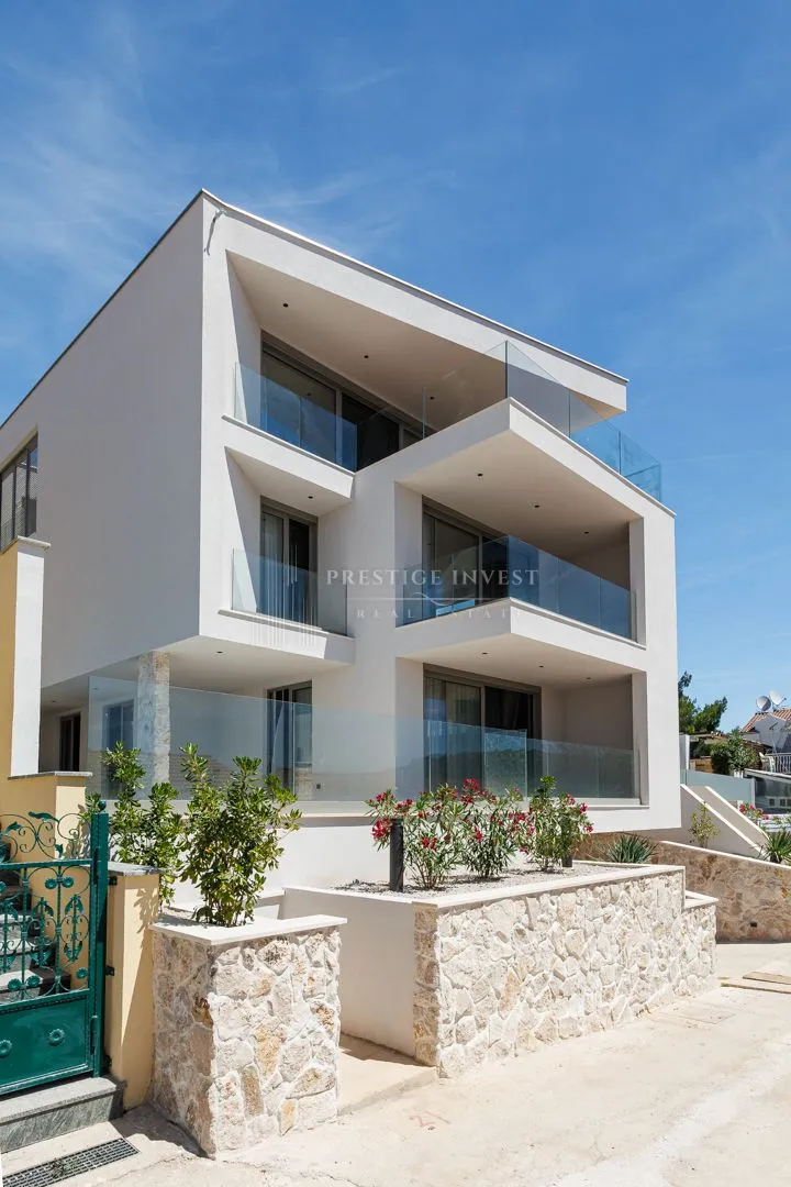 rogoznica- centar- luksuzan namješten penthouse - slika 82