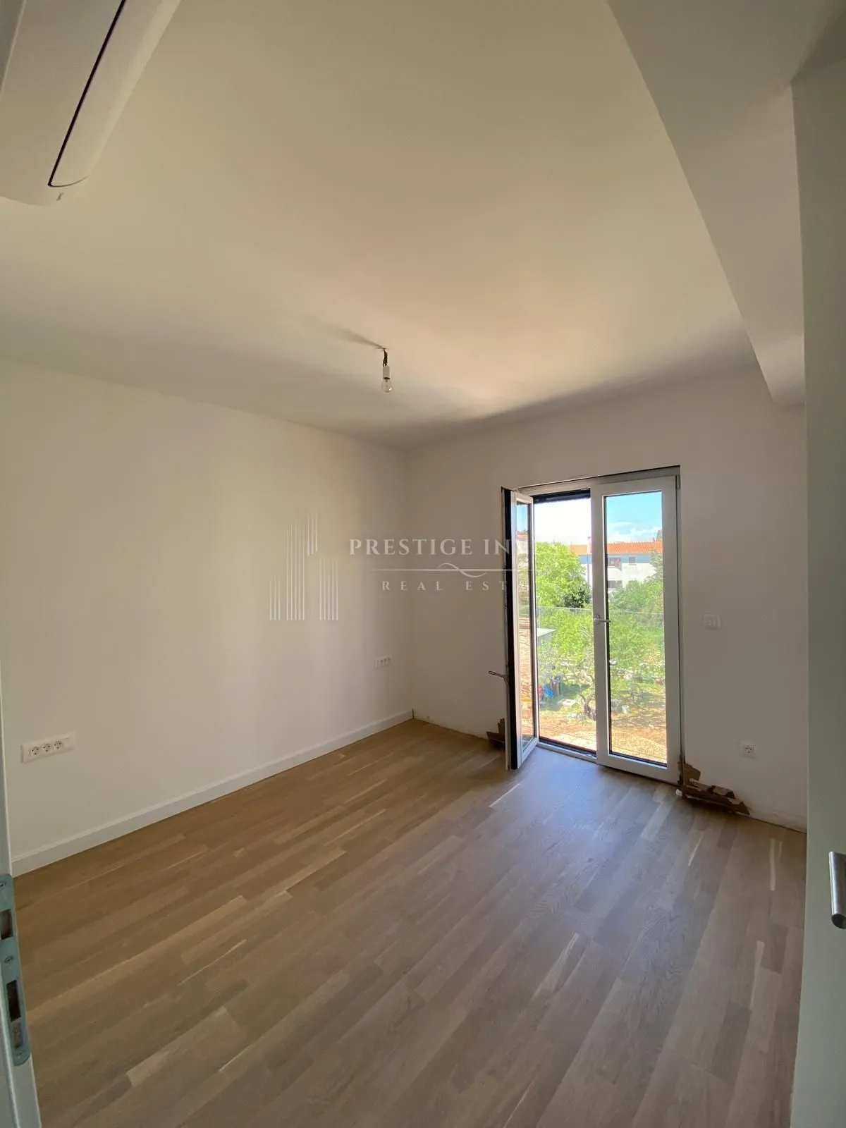 diklo- trosoban penthouse s krovnom terasom i pogledom na more - slika 14