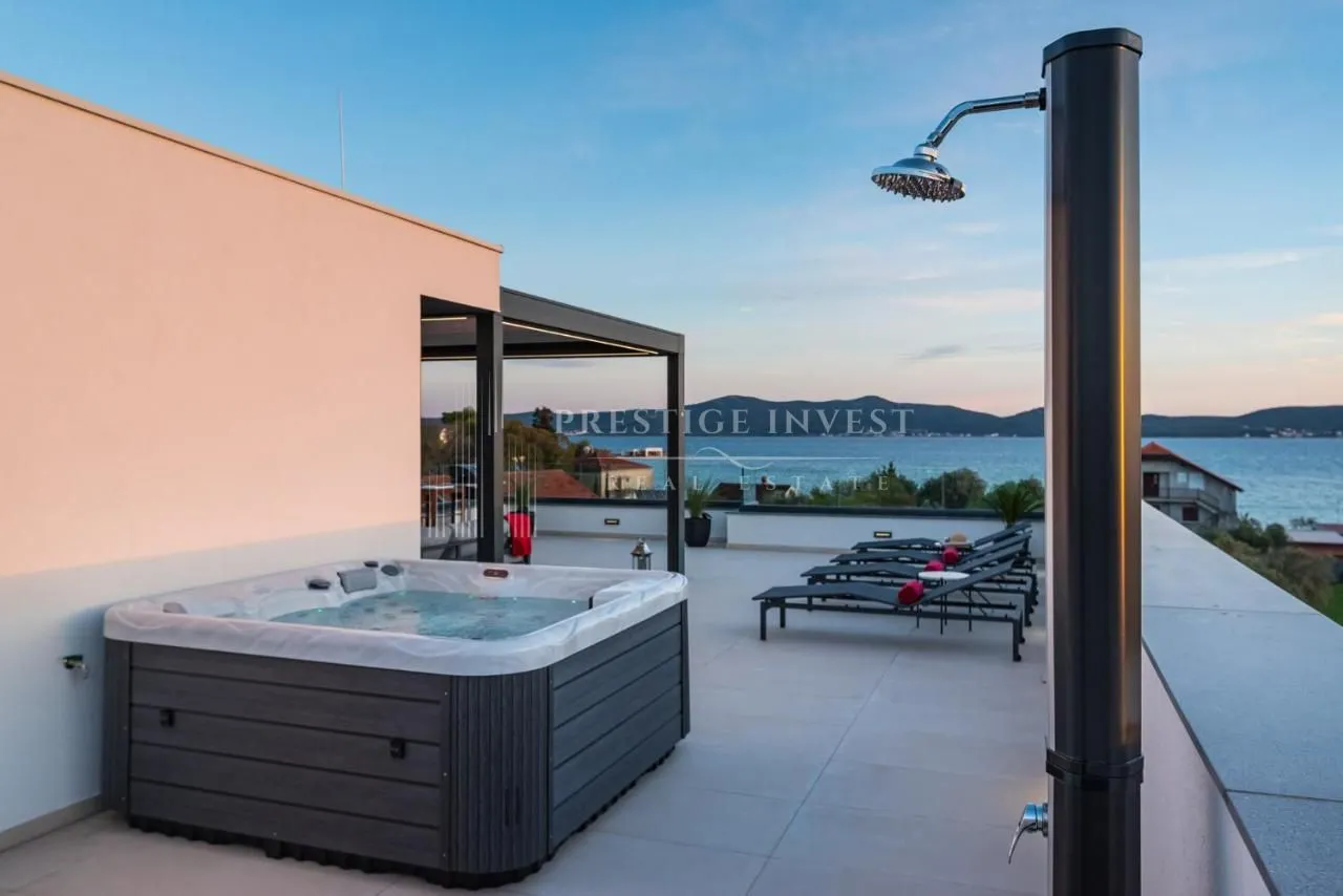 luksuzan penthouse s krovnom terasom-230m2- drugi red uz more - slika 9