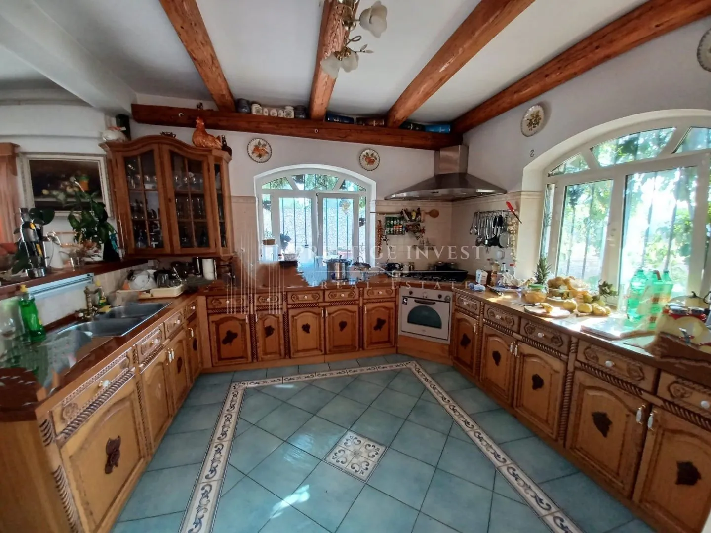 kamena kuća u privatnom kompleksu s građevinskim zemljištem od 10 000m2 - slika 42