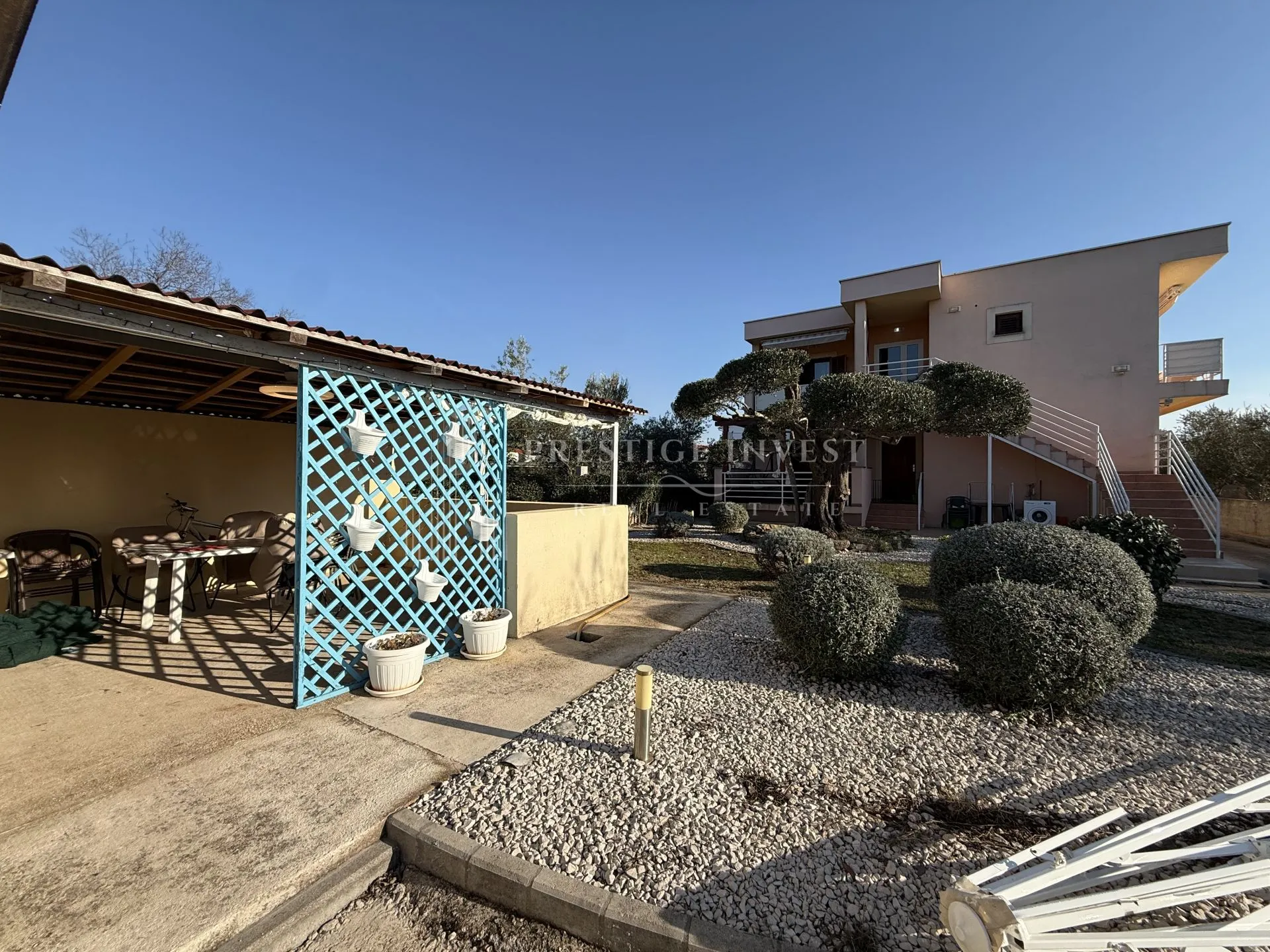 sukošan- apartmanska kuća -1900m2- 150m od plaže - slika 3