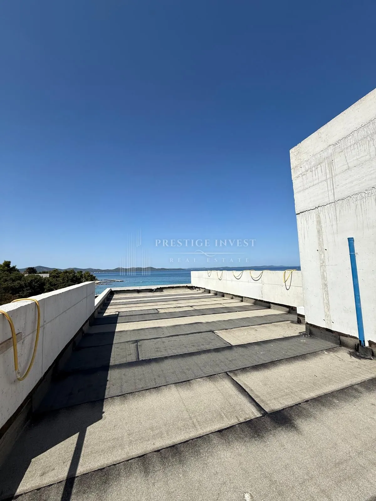 luksuzan penthouse prvi red uz more i krovna terasa - slika 3