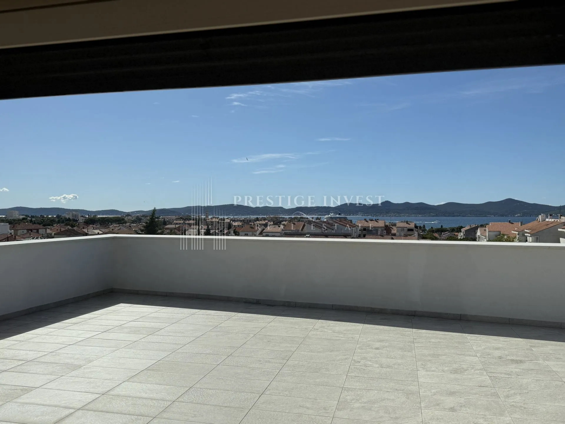 zadar-namješten trosoban penthouse s garažom - slika 10