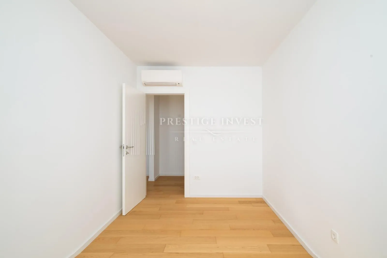 zadar-namješten trosoban penthouse s garažom - slika 37