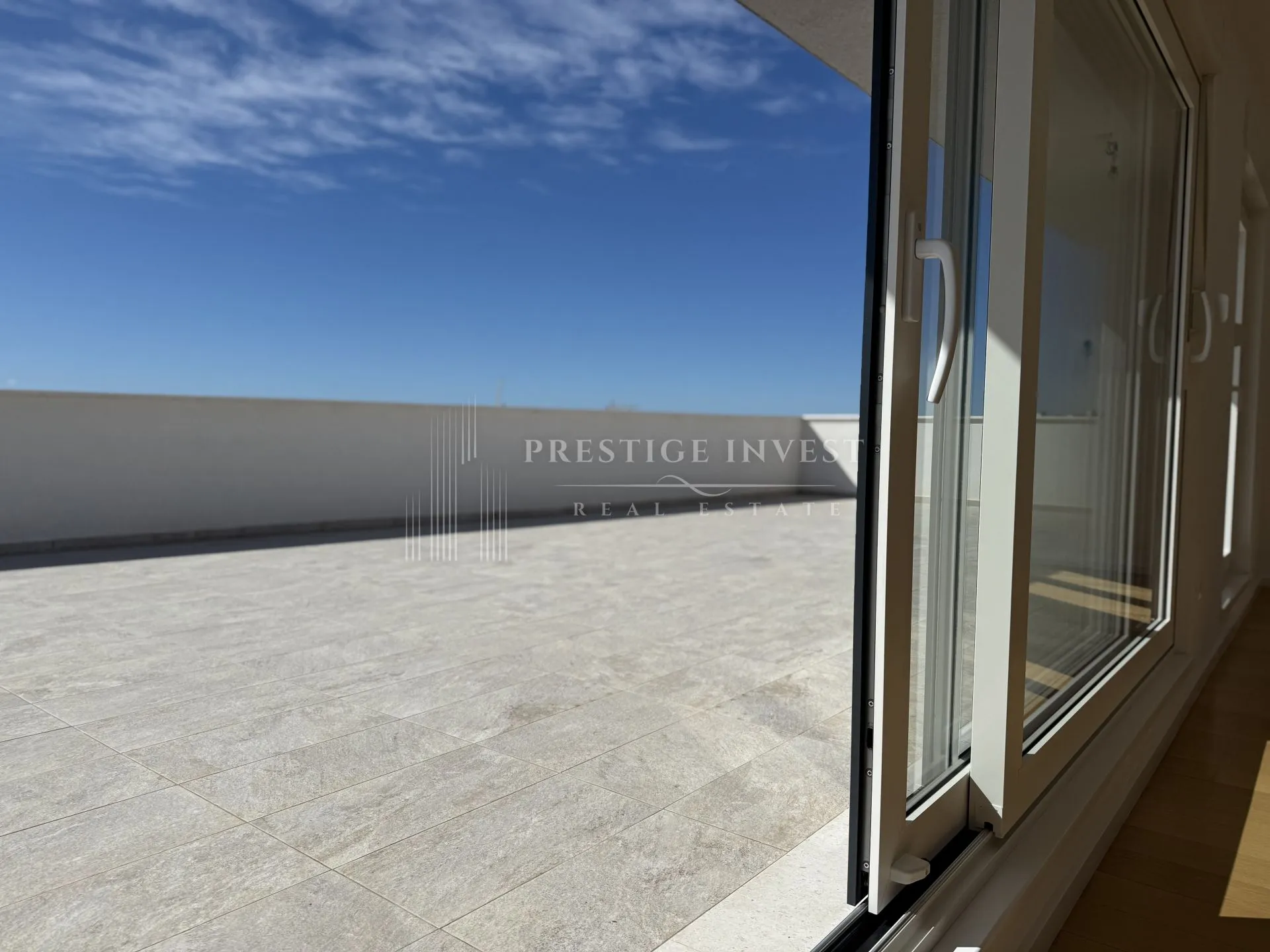 zadar-namješten trosoban penthouse s garažom - slika 12