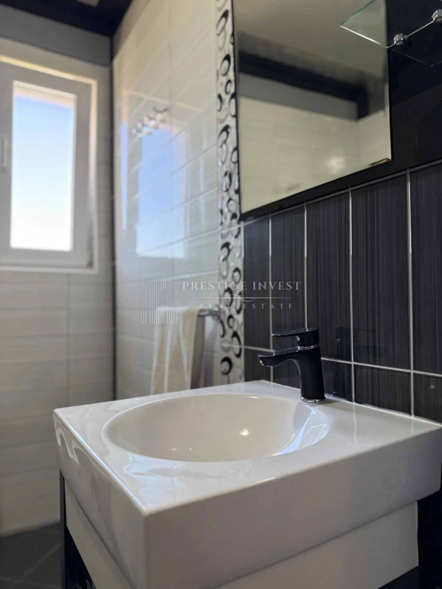 prvi red uz more- trosoban penthouse s krovnom terasom - slika 50