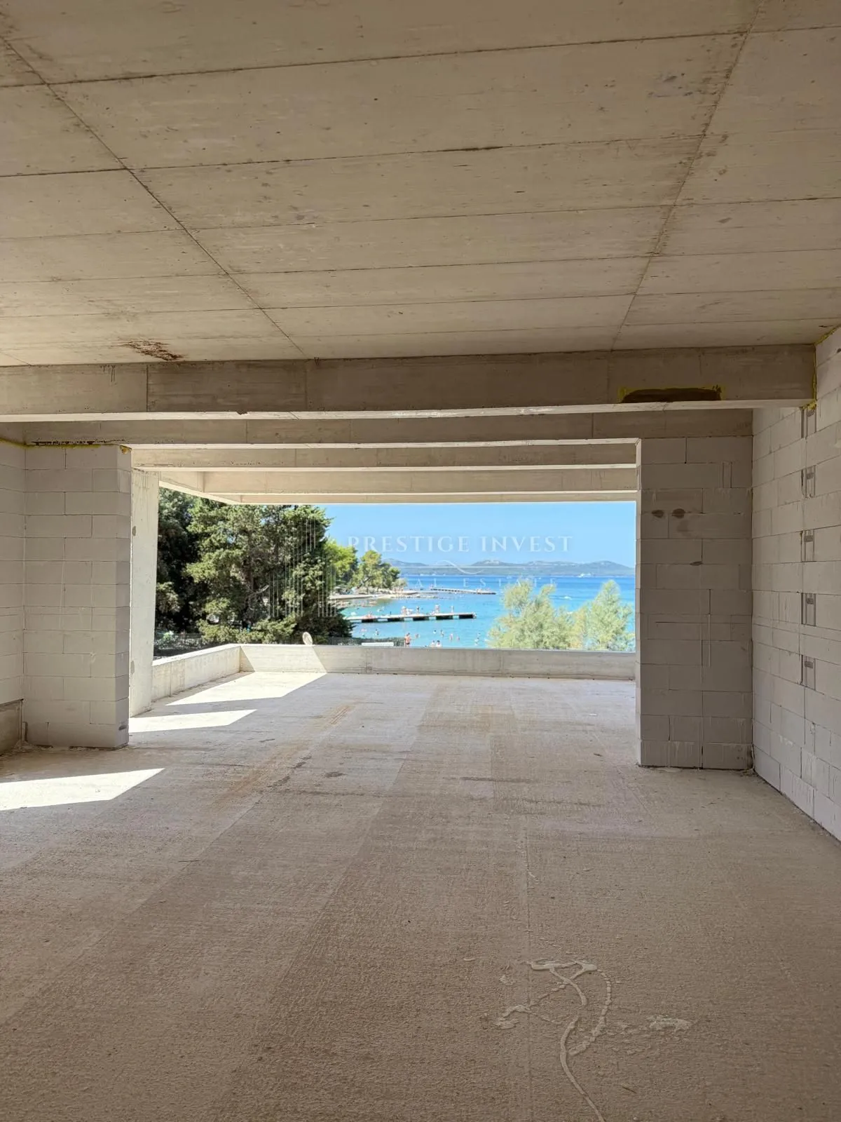 luksuzan penthouse prvi red uz more i krovna terasa - slika 10