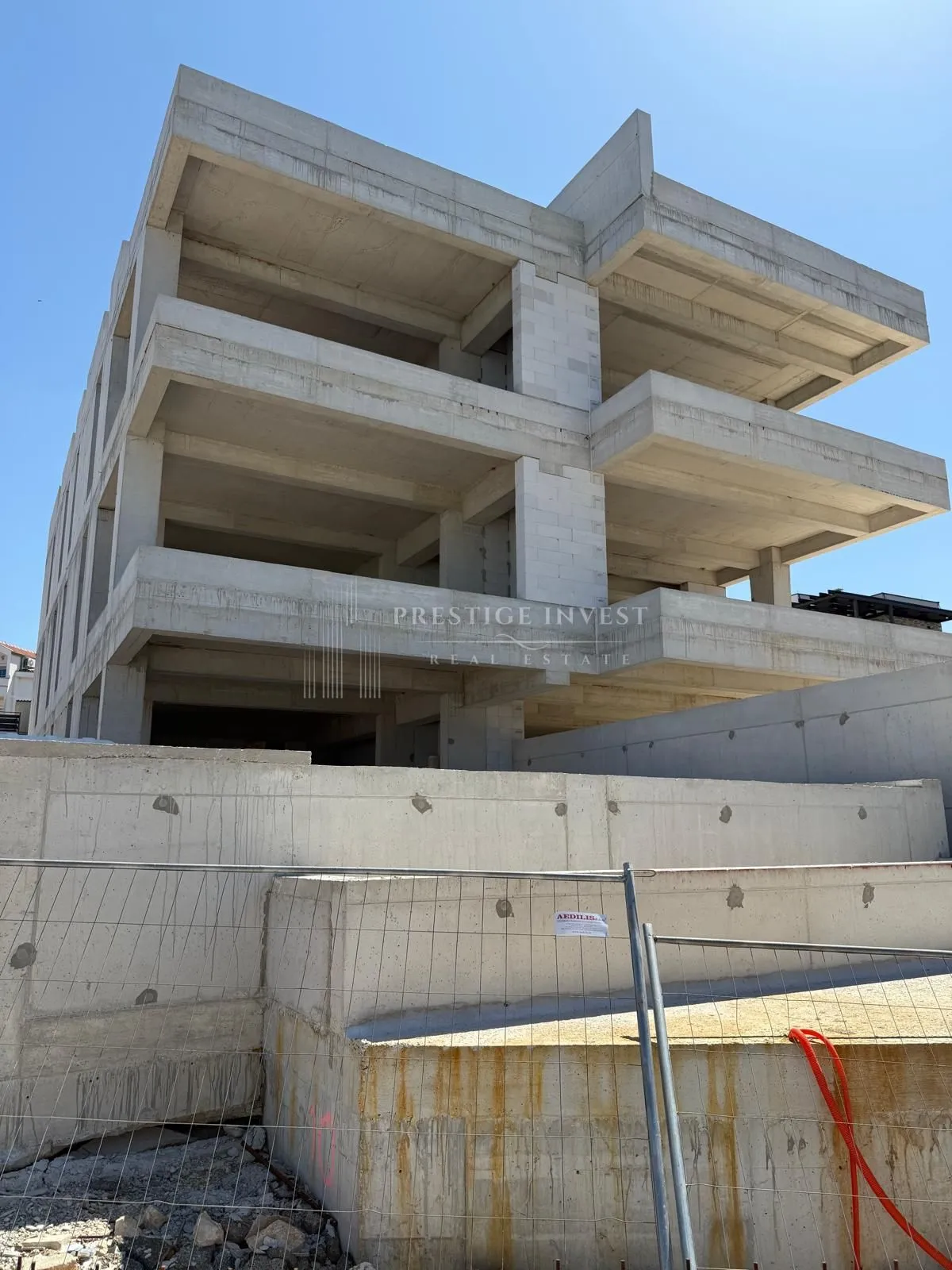 luksuzan stan s4- prvi red uz more - slika 38