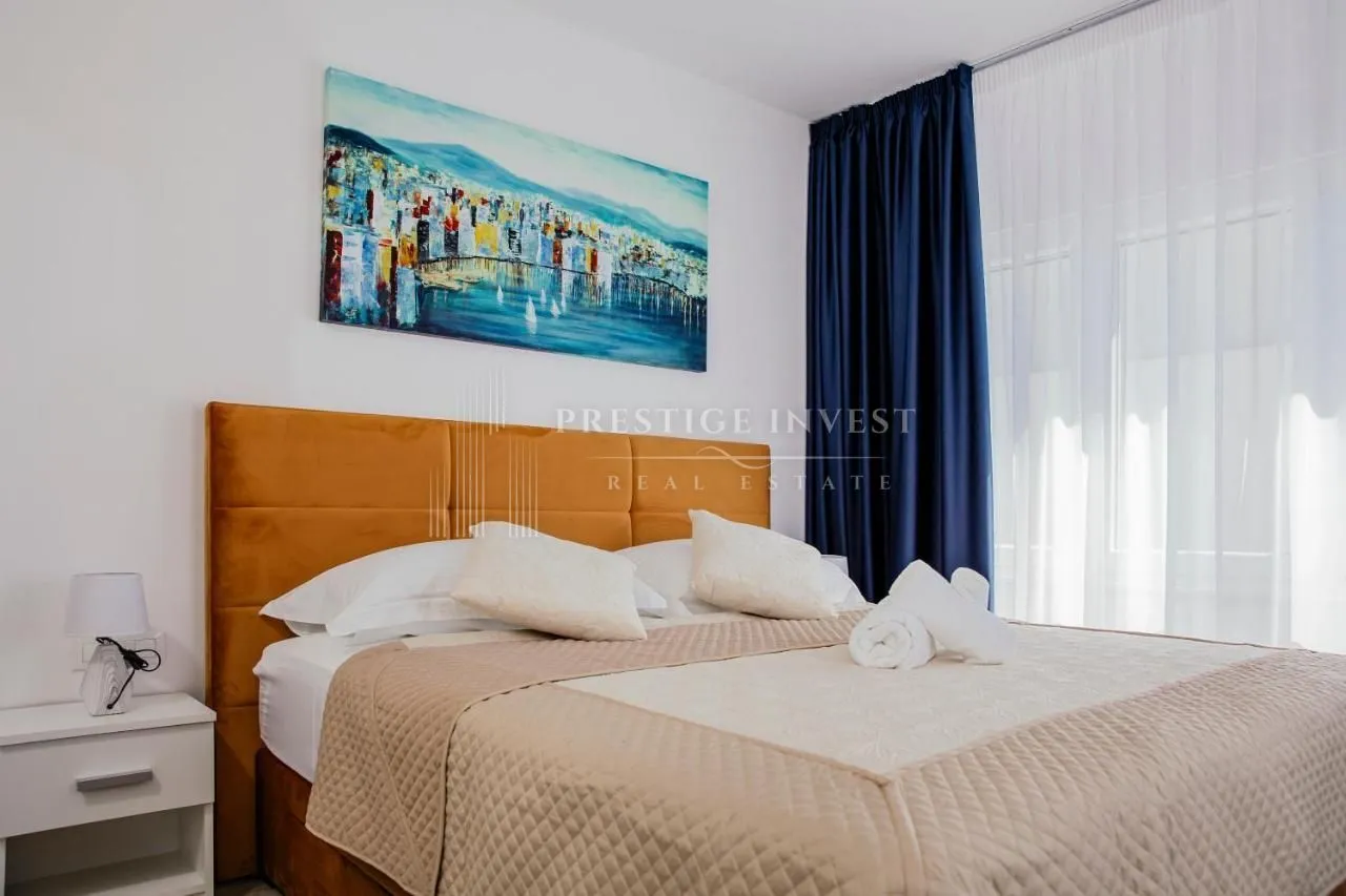luksuzna vila s bazenom i dvorištem, okolica splita - slika 25