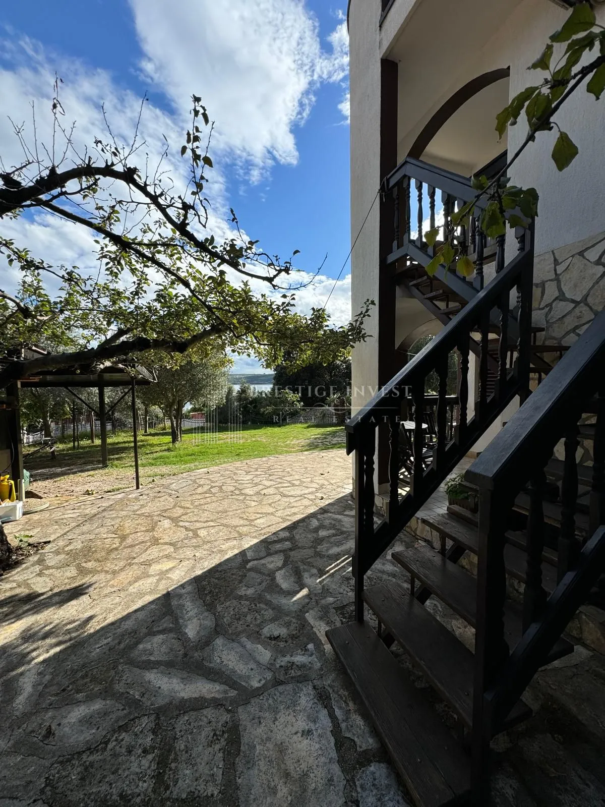 posedarje-turistička zgrada 40m od mora - slika 4
