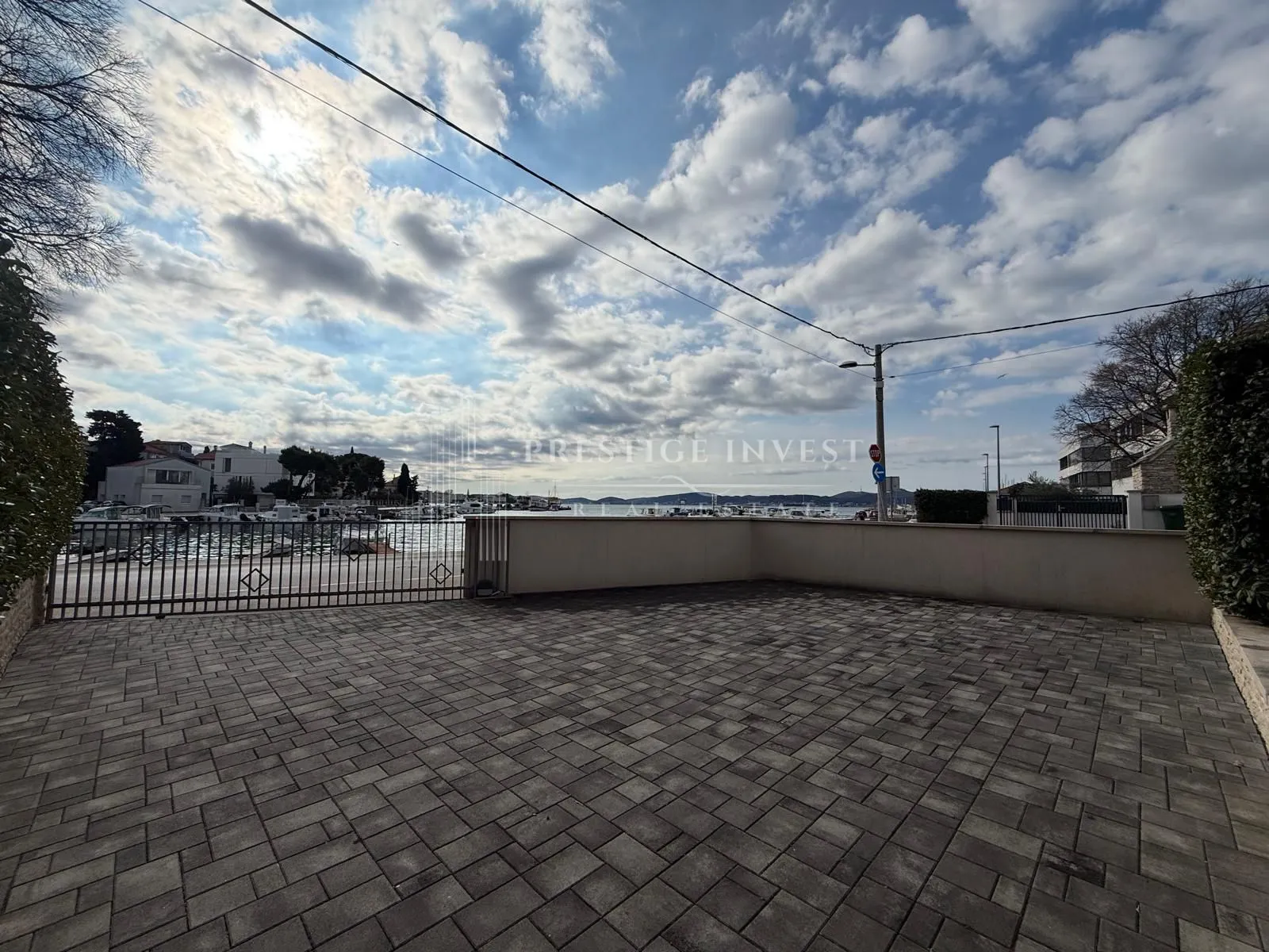 kuća s 3 stana - prvi red uz more - 580m2 - slika 25