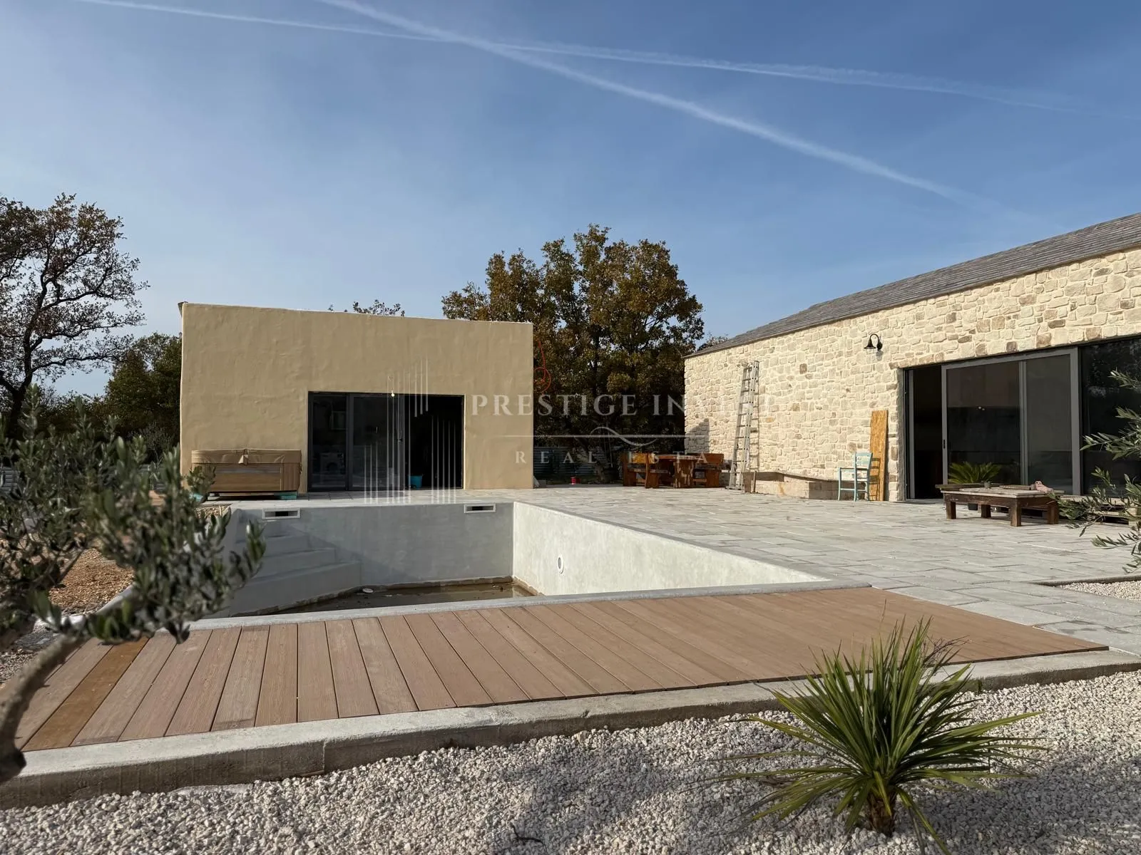 luksuzna prizemnica s 2550m2 okućnice i bazenom - slika 56
