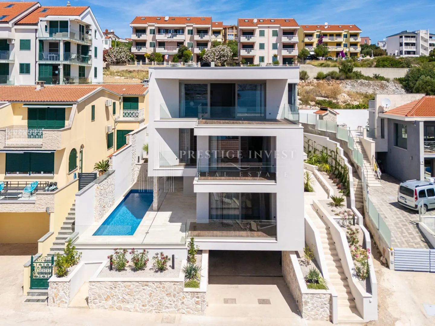 rogoznica- centar- luksuzan namješten penthouse - slika 78