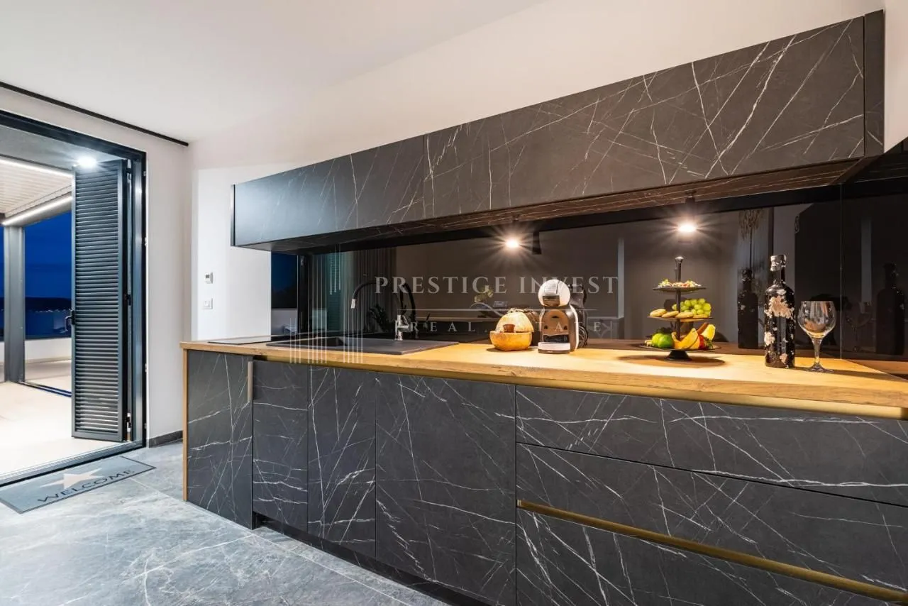 luksuzan penthouse s krovnom terasom-230m2- drugi red uz more - slika 15