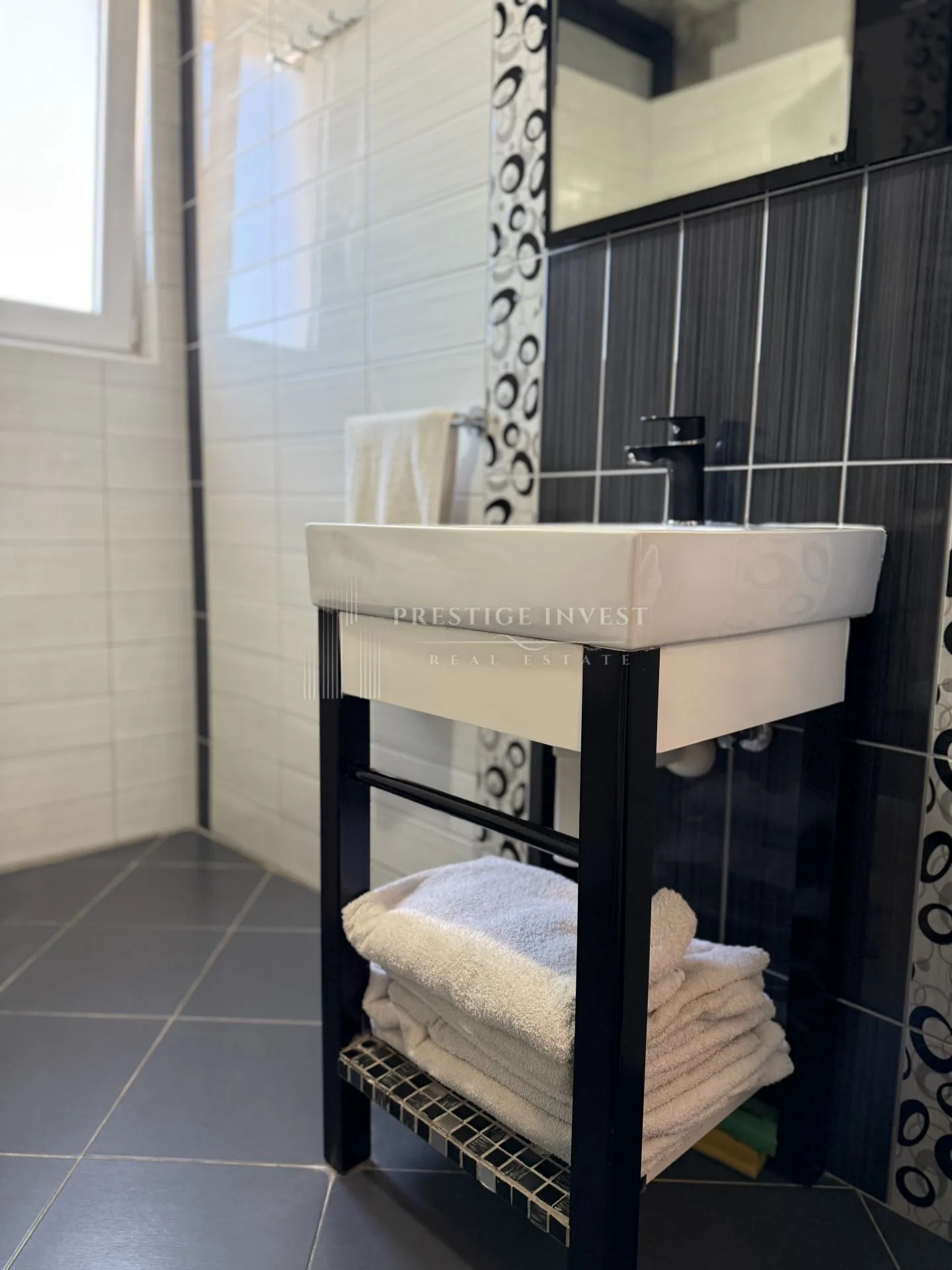 prvi red uz more- trosoban penthouse s krovnom terasom - slika 52