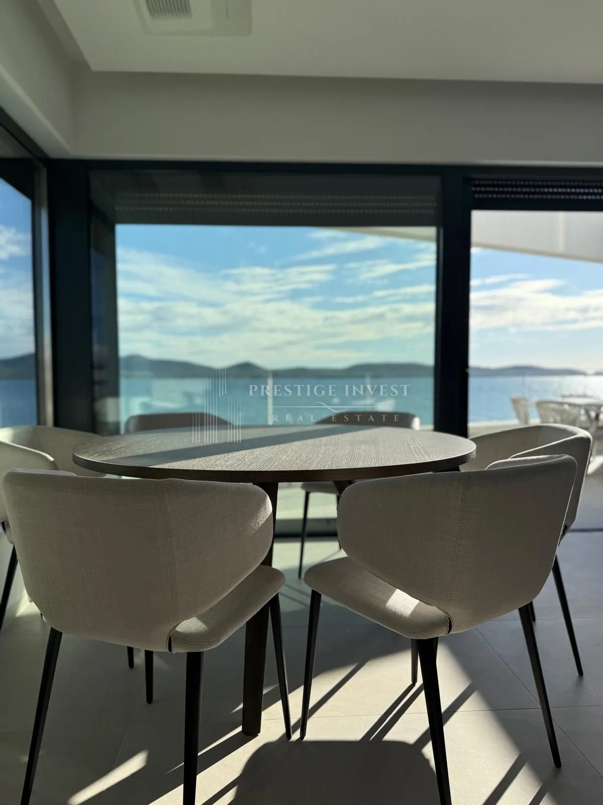luksuzan penthouse s garažom- 1. red uz more - slika 7
