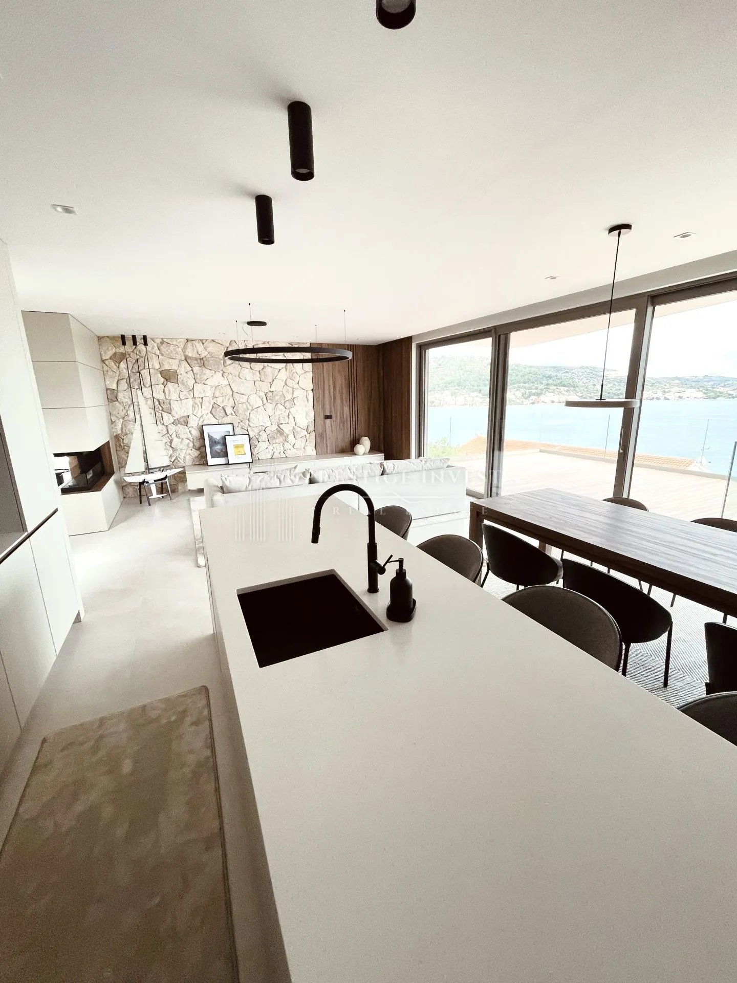 rogoznica- centar- luksuzan namješten penthouse - slika 8