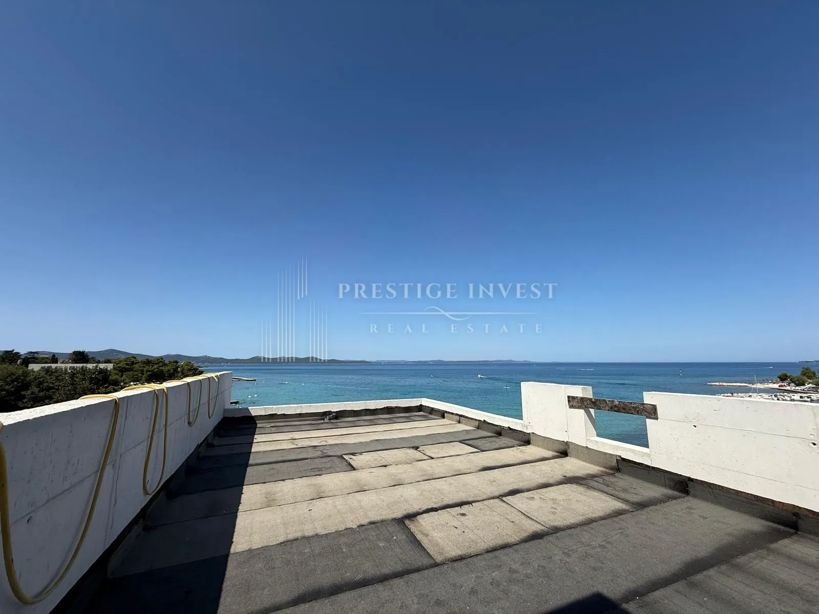 luksuzan penthouse prvi red uz more i krovna terasa - slika 6