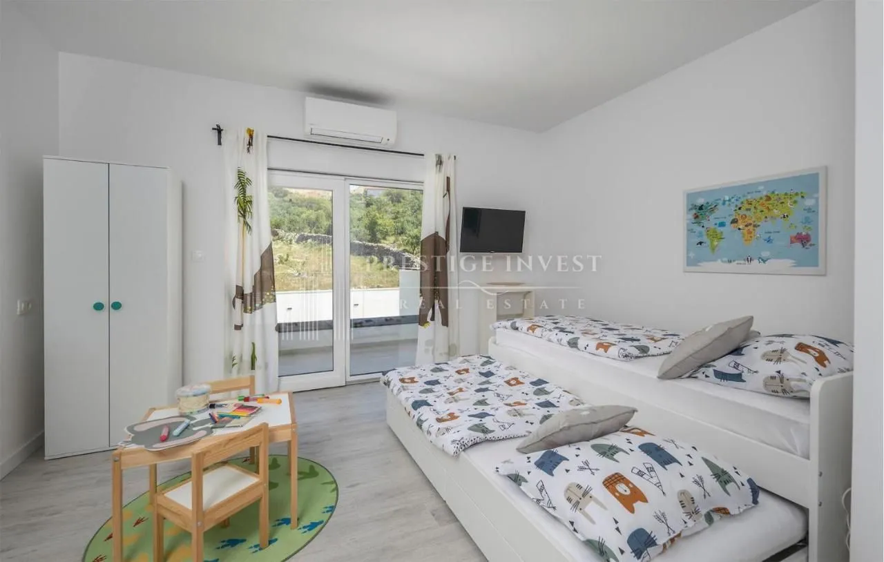 luksuzna vila s dva stana - pogled na more - slika 31