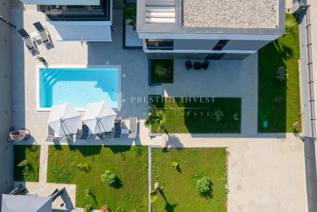 zaton - luksuzna vila s bazenom i dvorištem - slika 9
