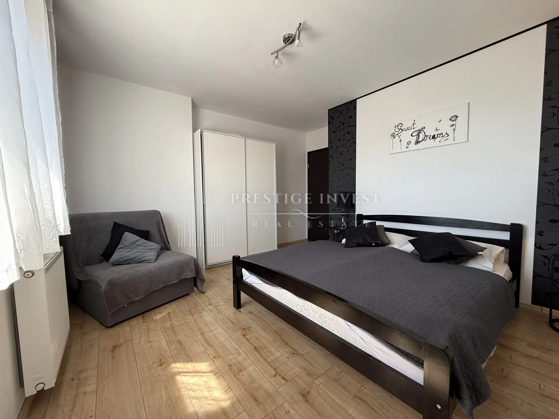 prvi red uz more- trosoban penthouse s krovnom terasom - slika 61