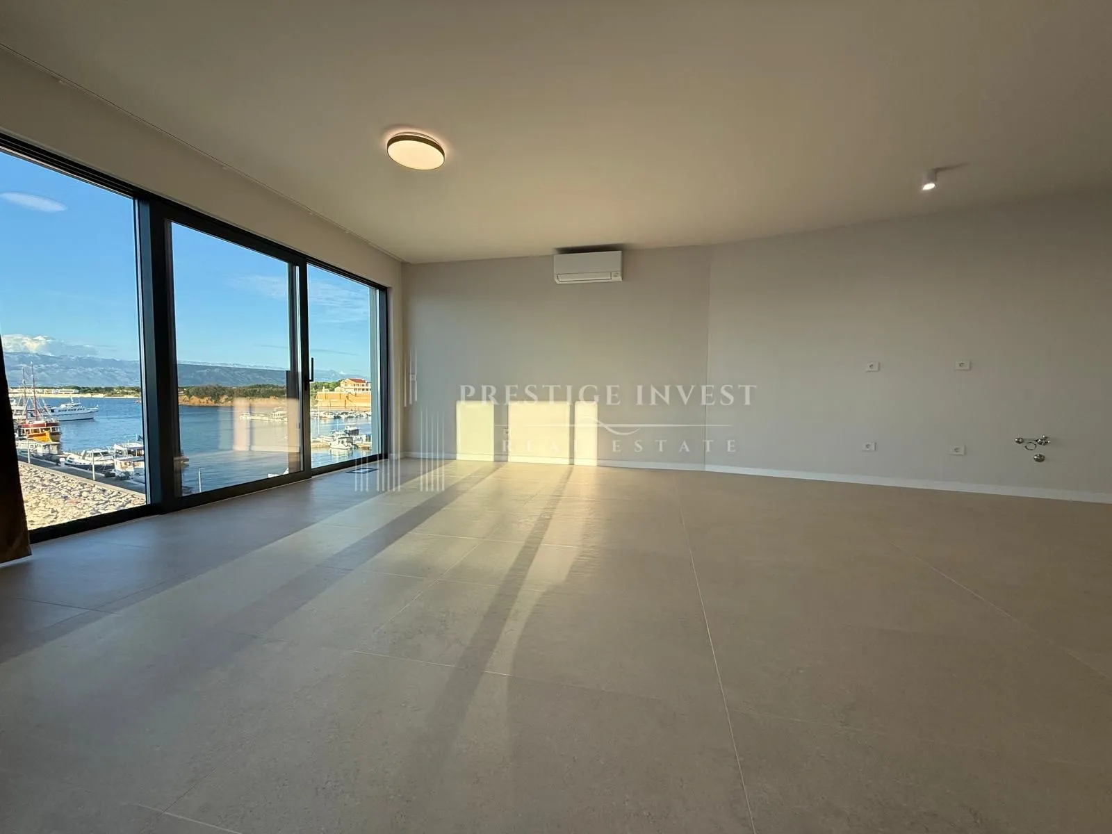 penthouse - s8- trosoban stan prvi red uz more - slika 25