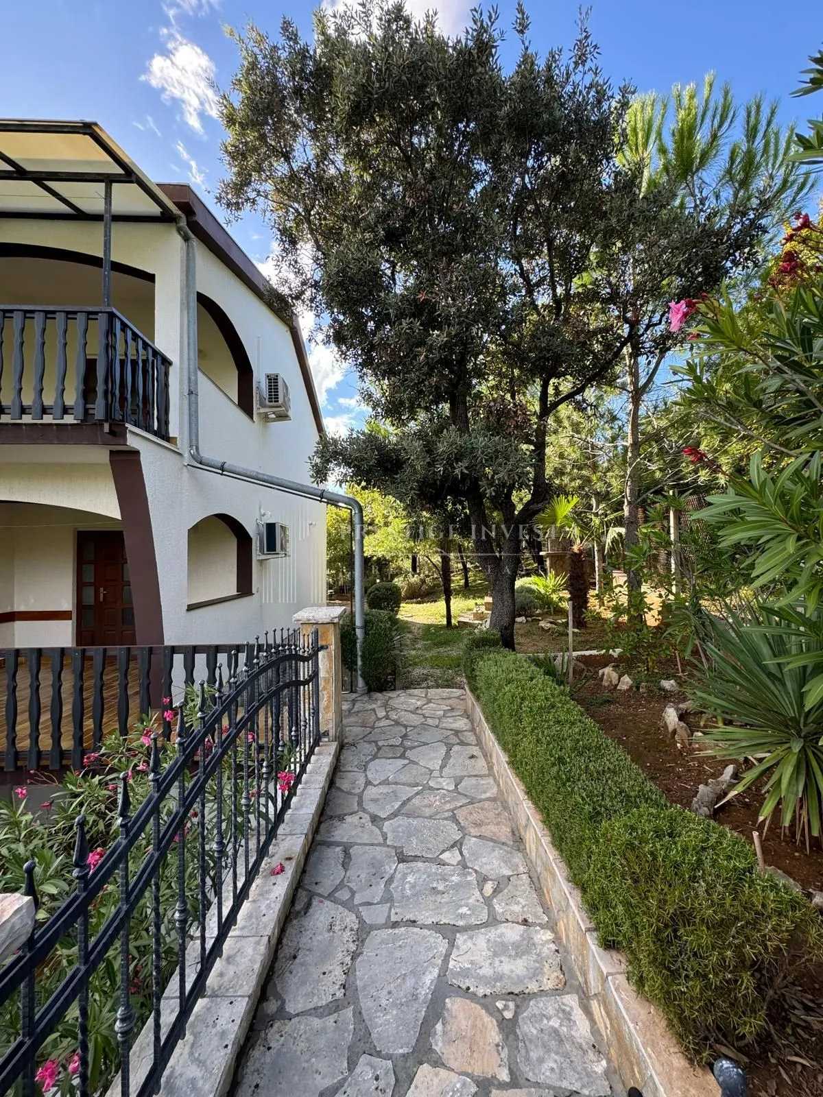 posedarje-turistička zgrada 40m od mora - slika 12