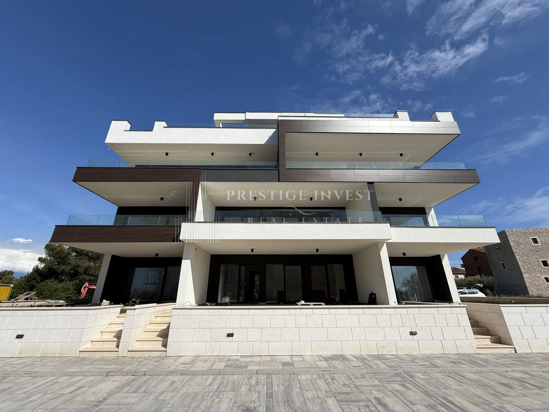 Dvosoban stan S2 s vrtom- drugi red uz plažu! - Zaton, Nin